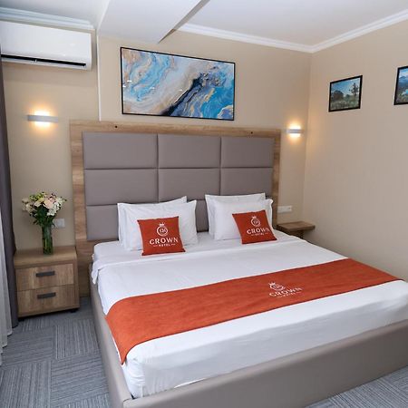 Crown Hotel Bishkek Bagian luar foto