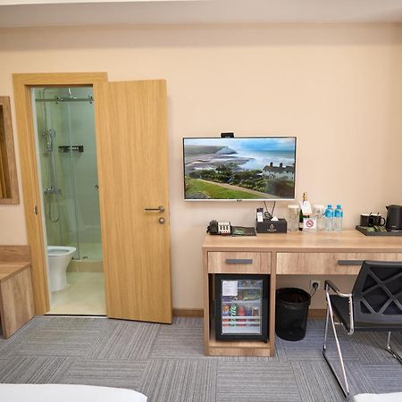 Crown Hotel Bishkek Bagian luar foto