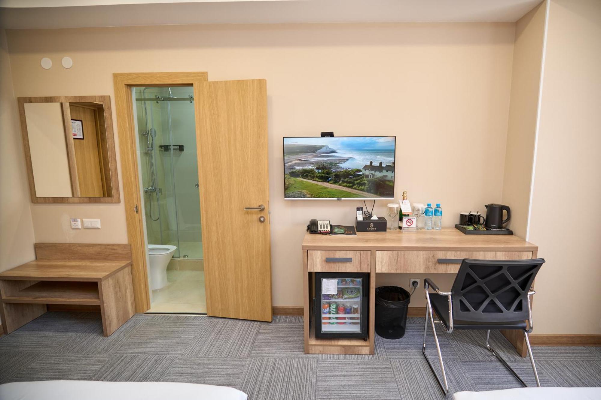Crown Hotel Bishkek Bagian luar foto