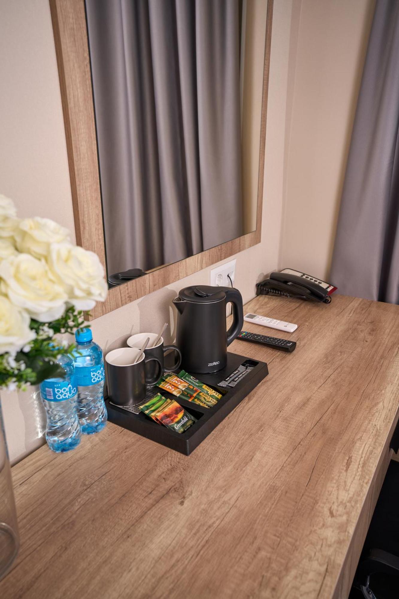 Crown Hotel Bishkek Bagian luar foto