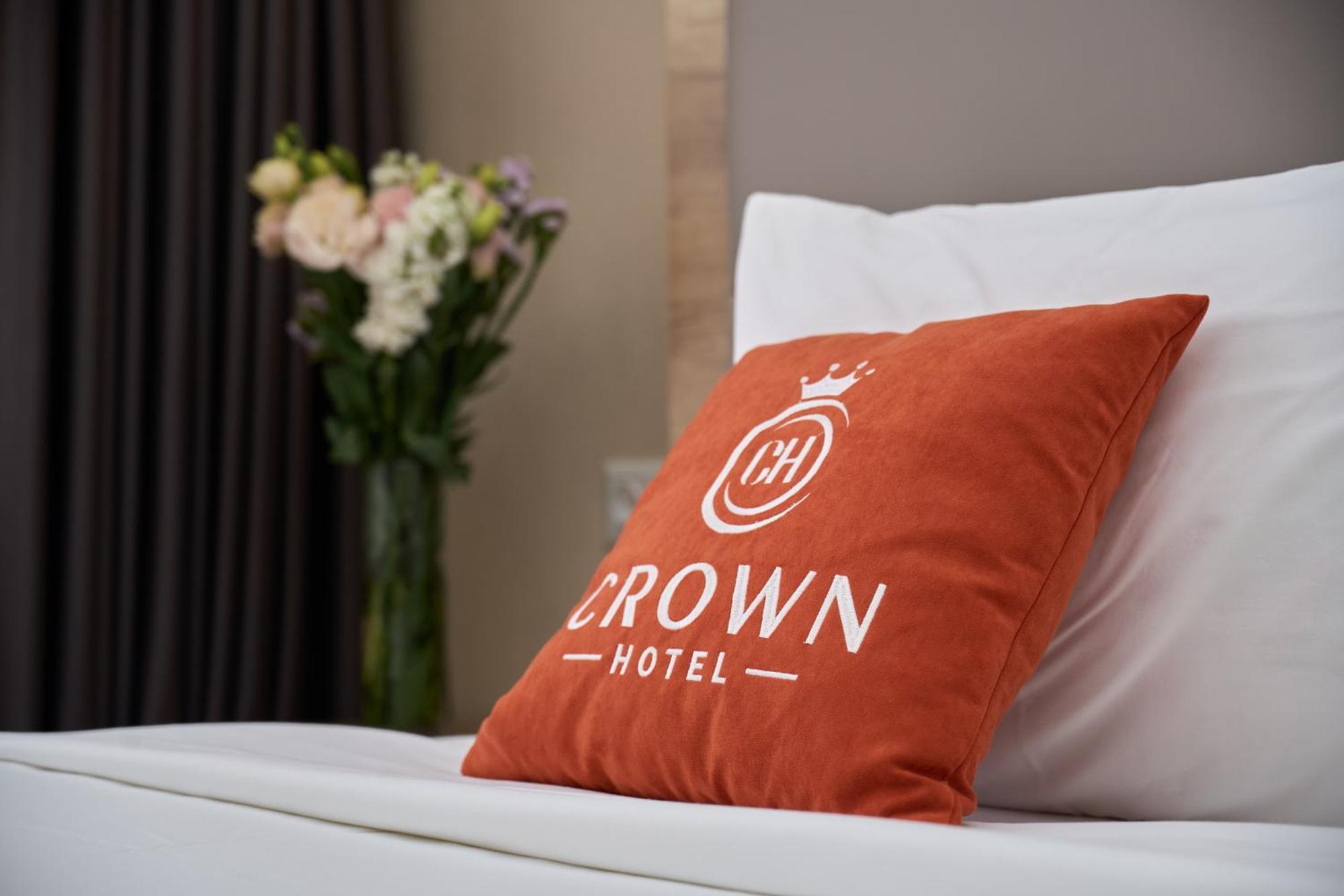 Crown Hotel Bishkek Bagian luar foto