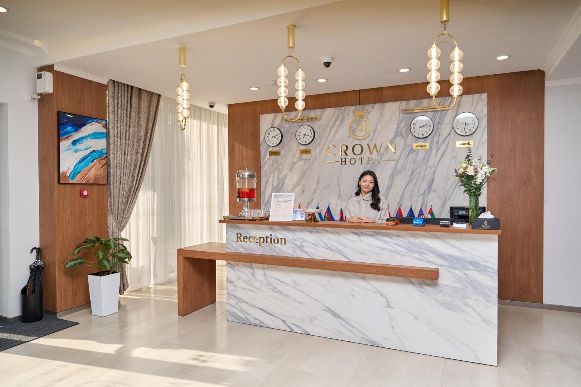 Crown Hotel Bishkek Bagian luar foto