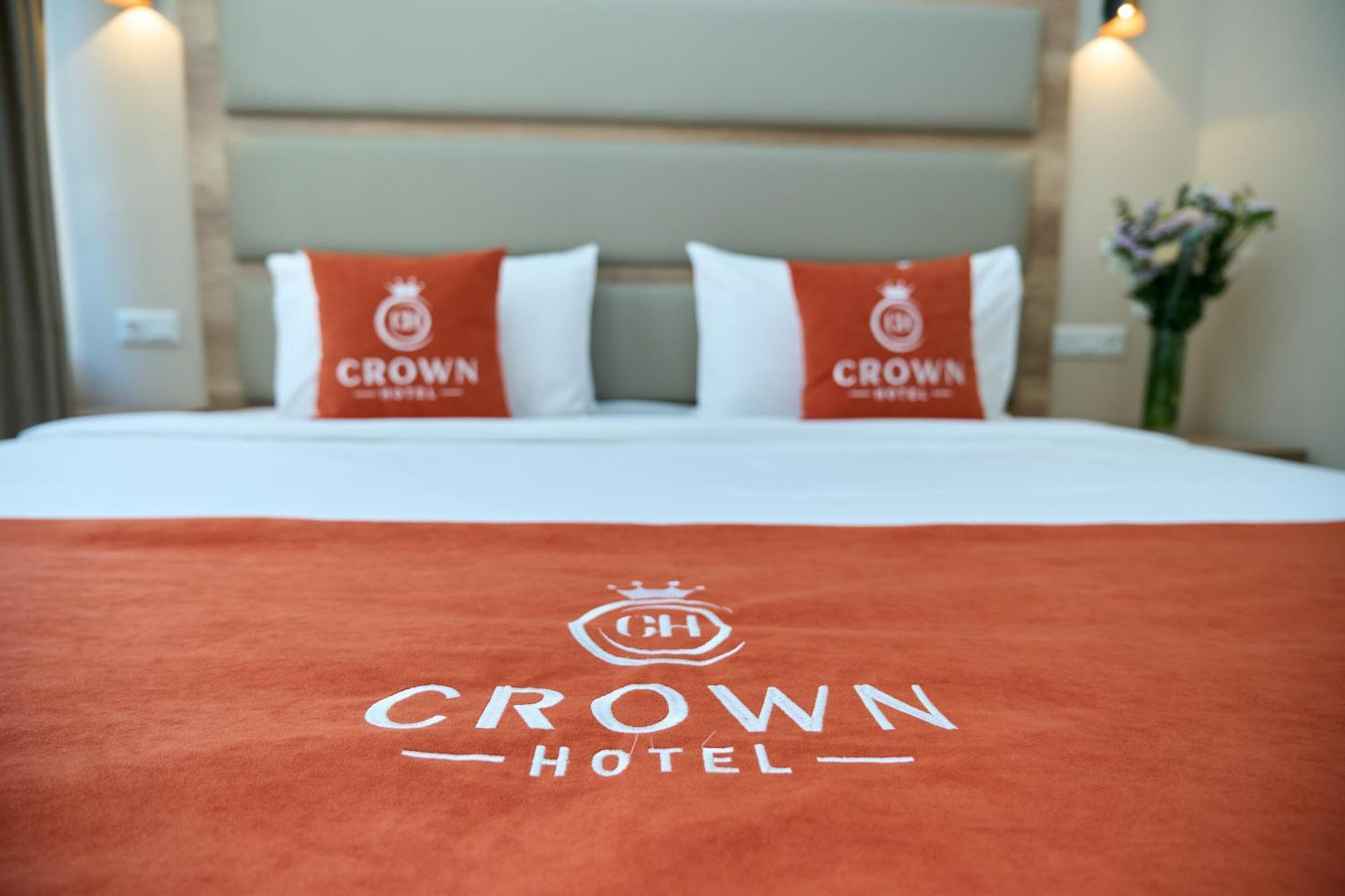 Crown Hotel Bishkek Bagian luar foto