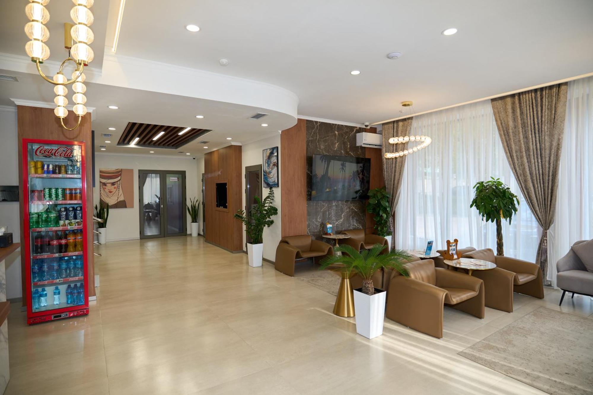 Crown Hotel Bishkek Bagian luar foto