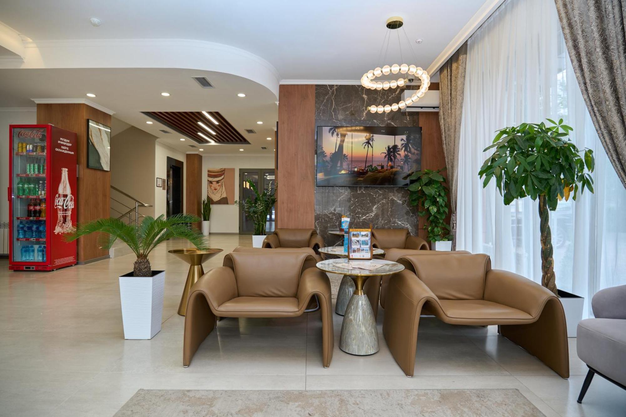 Crown Hotel Bishkek Bagian luar foto