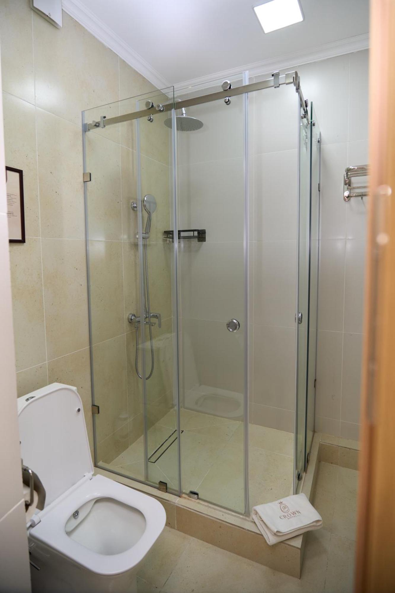 Crown Hotel Bishkek Bagian luar foto