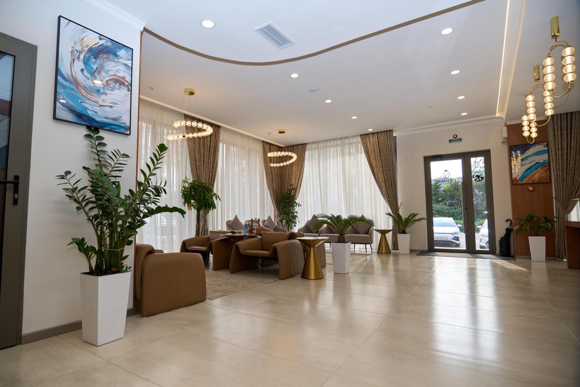 Crown Hotel Bishkek Bagian luar foto